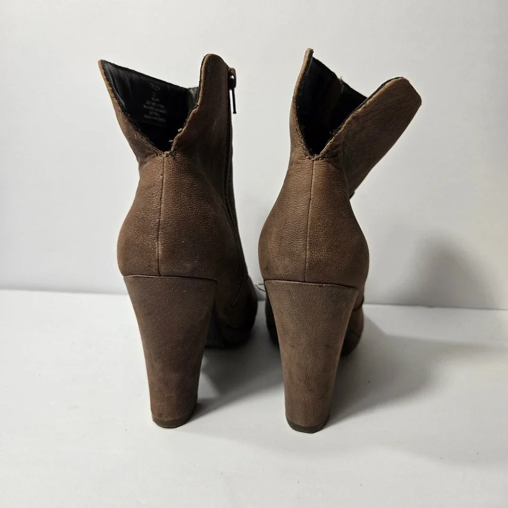 Trudy Taupe Leather Block Heel Platform Ankle Boots Womens 10 Almond Toe Zip